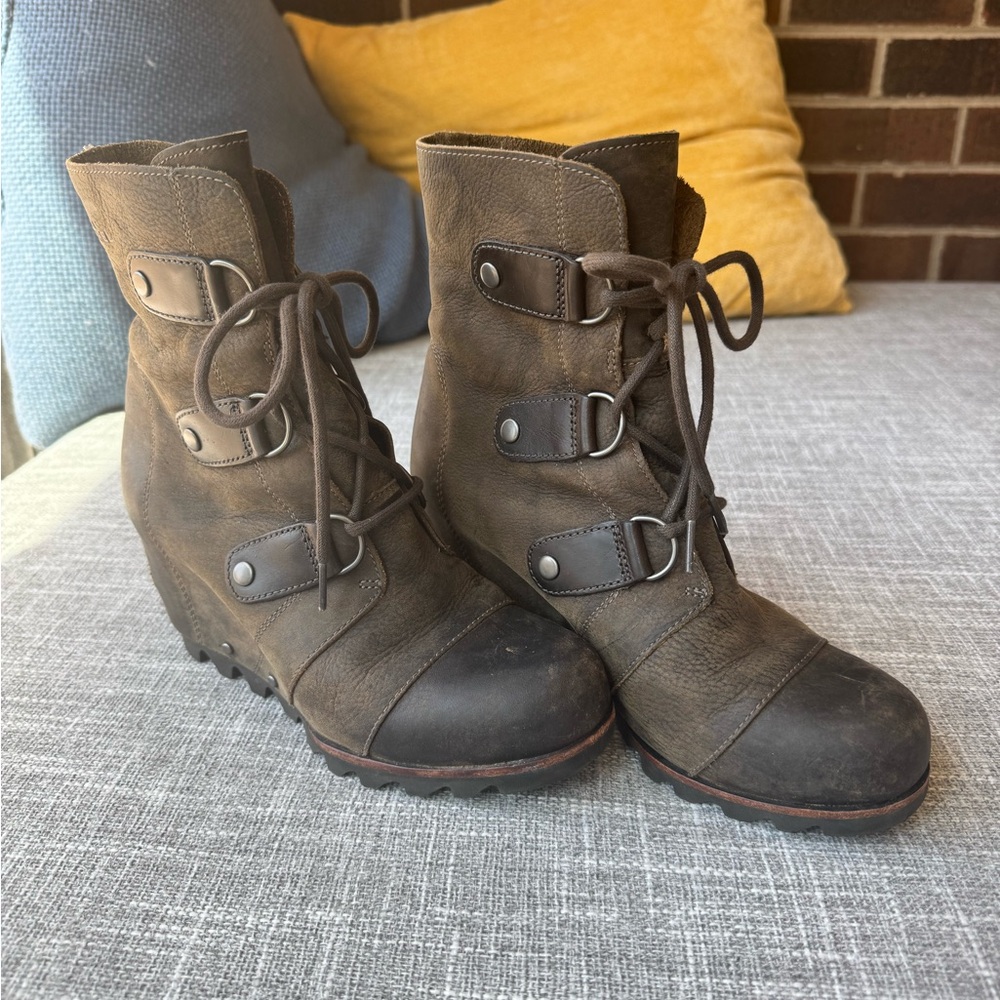 Women's Brown Sorel Lace-Up Boots Size 7
